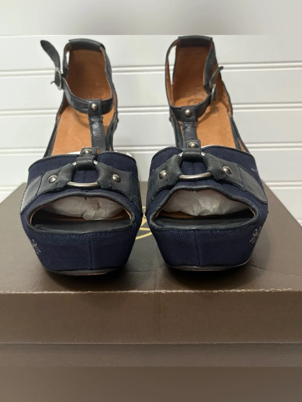 ARIAT Vista Midnight Blue Peep Toe Horsebit Wedge Heel Sandals Womens Size 9 NEW